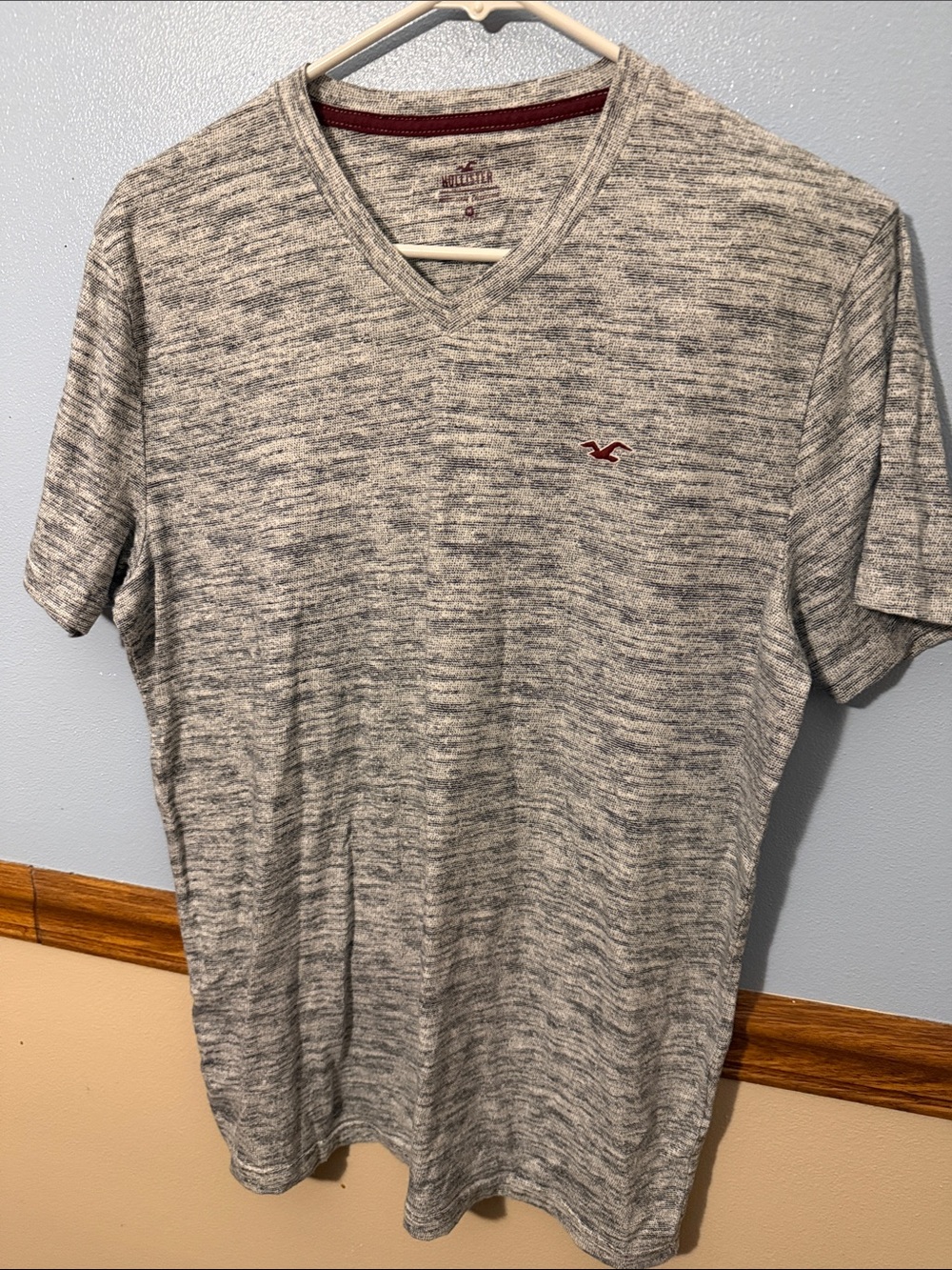 Hollister Men's Grey Marled V-Neck Short Sleeve Tee Size Medium